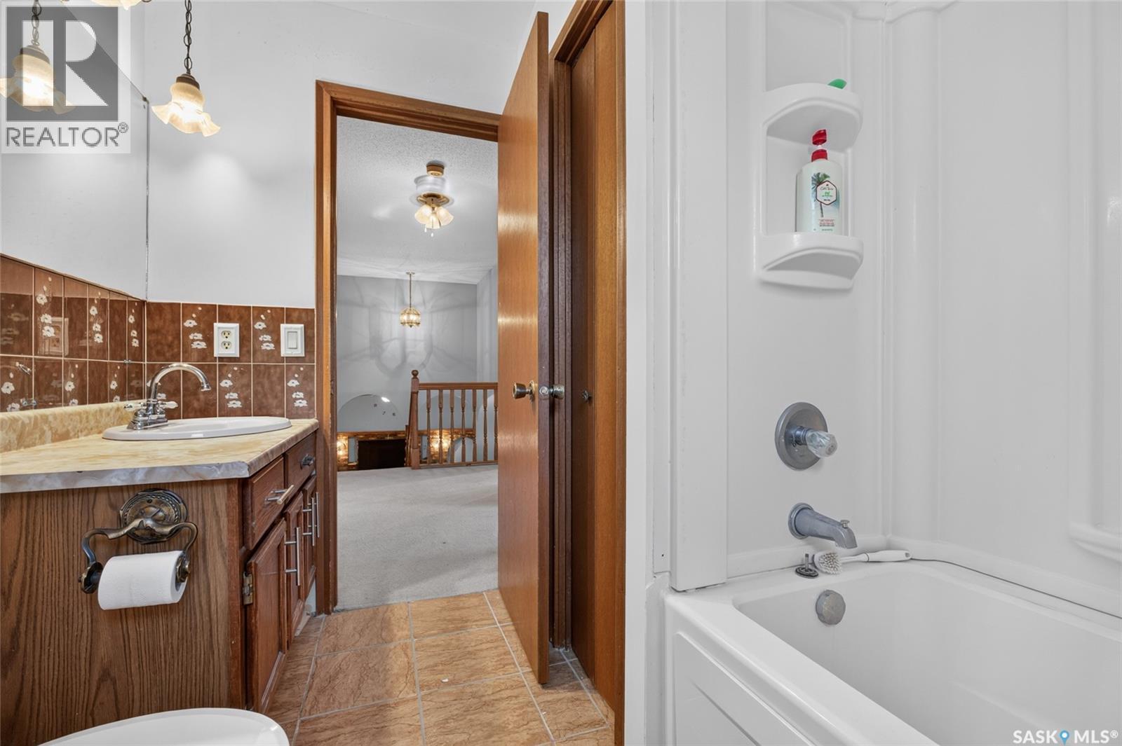 2054 Braun Bay, Regina, SK - Indoor Photo Showing Bathroom