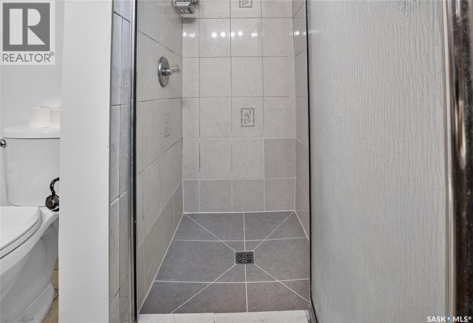 2054 Braun Bay, Regina, SK - Indoor Photo Showing Bathroom