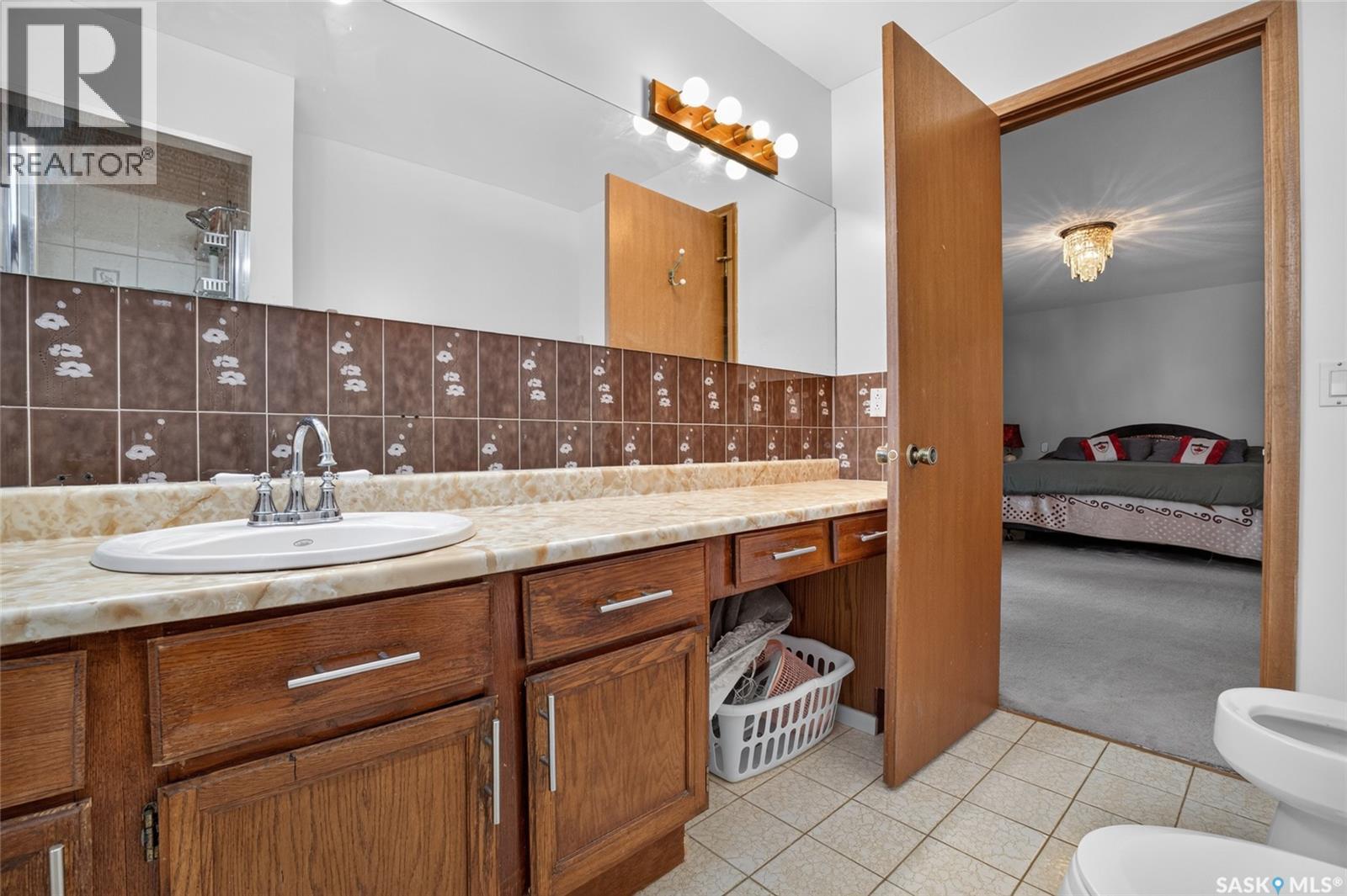 2054 Braun Bay, Regina, SK - Indoor Photo Showing Bathroom