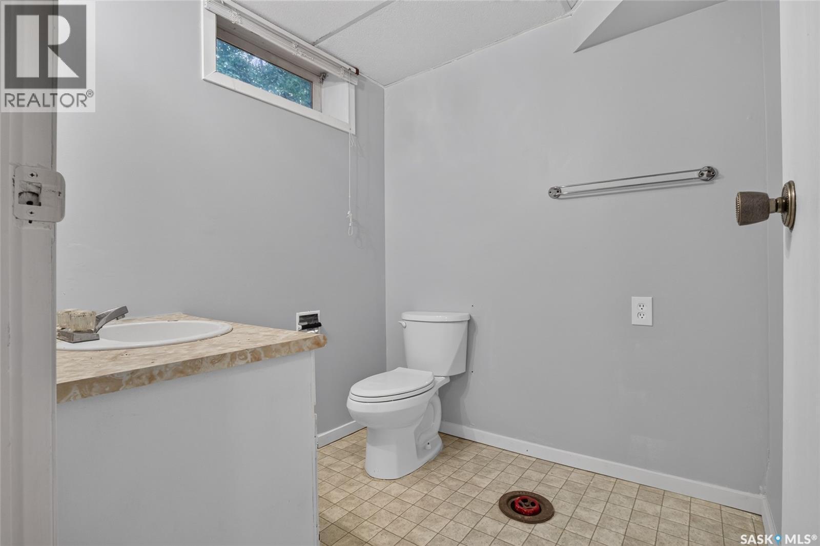 2054 Braun Bay, Regina, SK - Indoor Photo Showing Bathroom