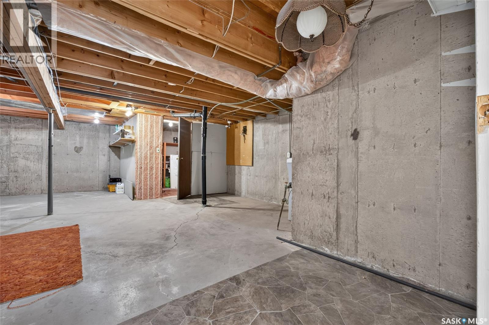 2054 Braun Bay, Regina, SK - Indoor Photo Showing Basement