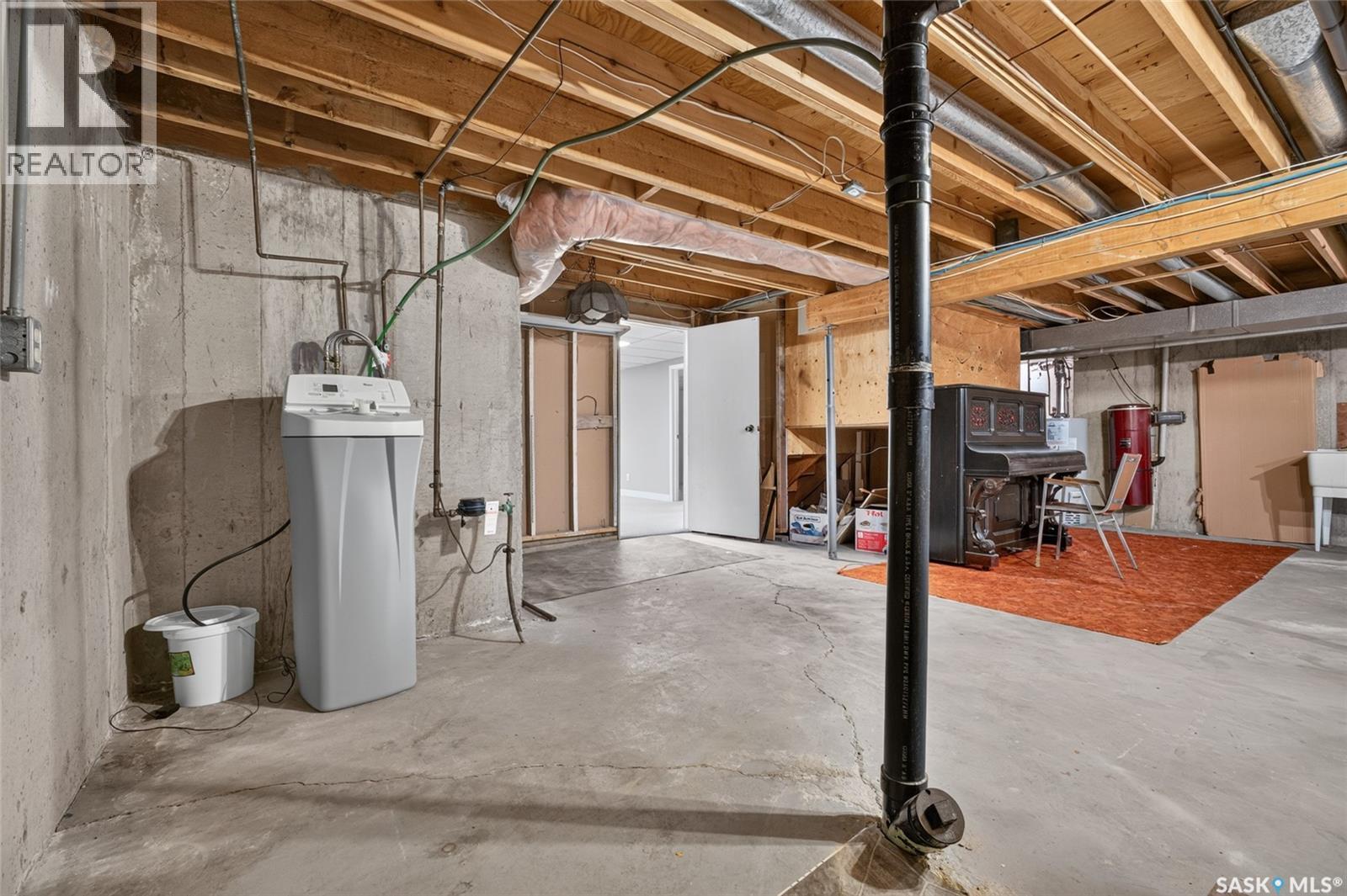 2054 Braun Bay, Regina, SK - Indoor Photo Showing Basement