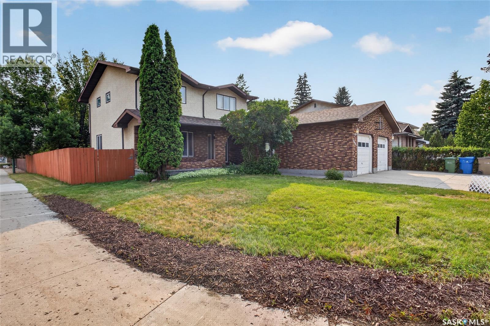 2054 Braun Bay, Regina, SK - Outdoor