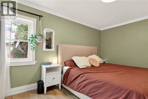 107 Reid Avenue N, Hamilton, ON - Indoor Photo Showing Bedroom