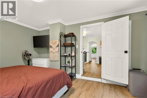 107 Reid Avenue N, Hamilton, ON - Indoor Photo Showing Bedroom