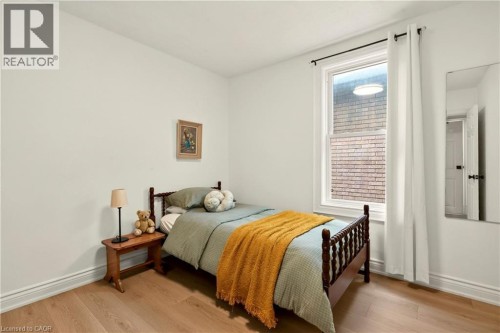 107 Reid Avenue N, Hamilton, ON - Indoor Photo Showing Bedroom