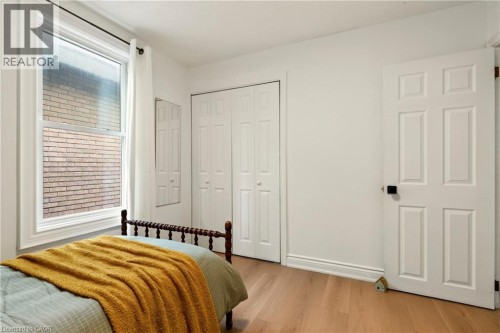 107 Reid Avenue N, Hamilton, ON - Indoor Photo Showing Bedroom