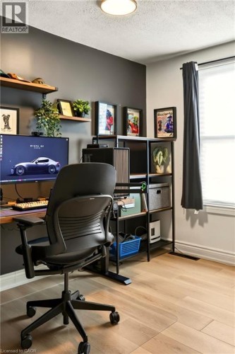 107 Reid Avenue N, Hamilton, ON - Indoor