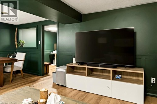 107 Reid Avenue N, Hamilton, ON - Indoor Photo Showing Other Room