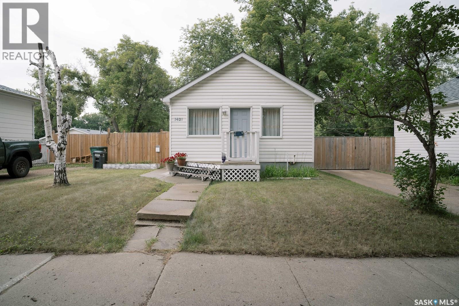 1421 H Avenue N, Saskatoon, SK - Outdoor
