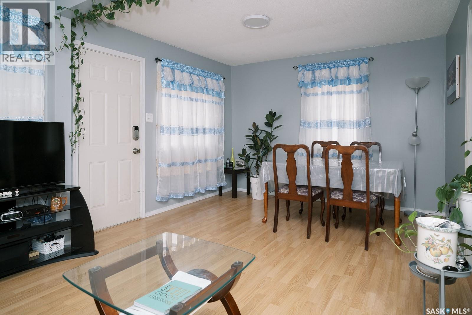 1421 H Avenue N, Saskatoon, SK - Indoor Photo Showing Dining Room