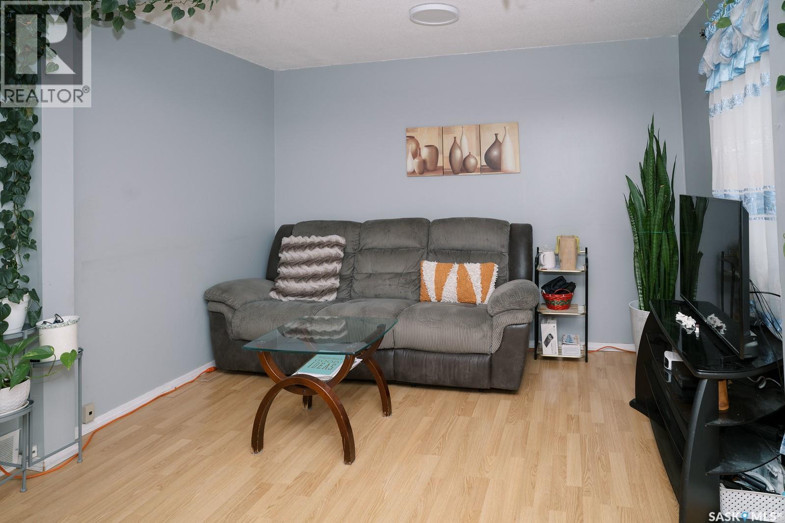 1421 H Avenue N, Saskatoon, SK - Indoor