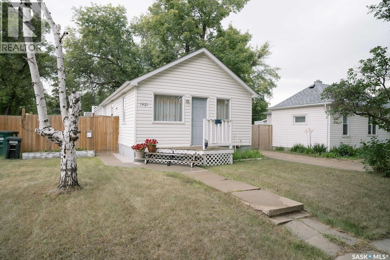 1421 H Avenue N, Saskatoon, SK - Outdoor