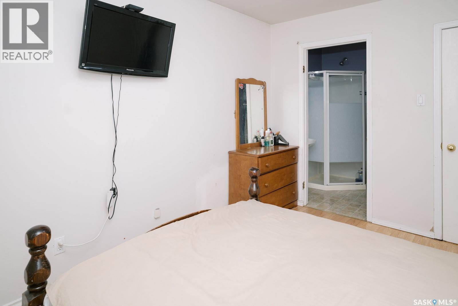 1421 H Avenue N, Saskatoon, SK - Indoor Photo Showing Bedroom