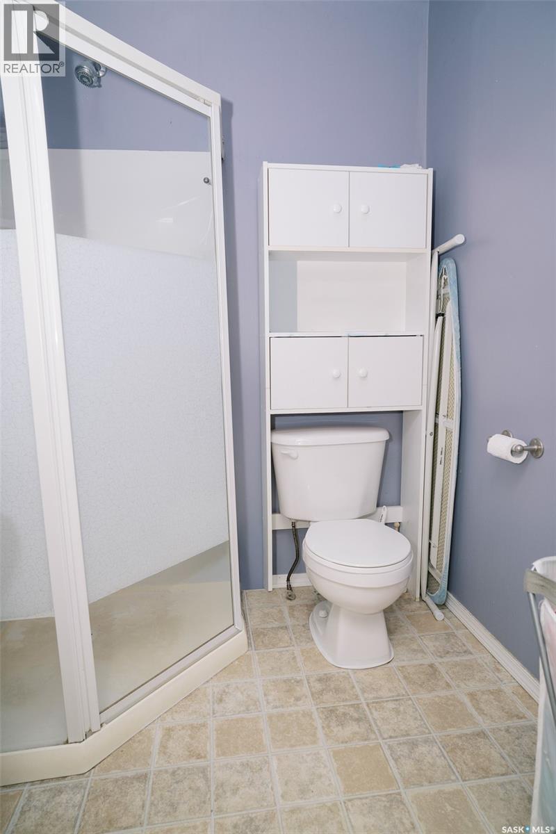 1421 H Avenue N, Saskatoon, SK - Indoor Photo Showing Bathroom