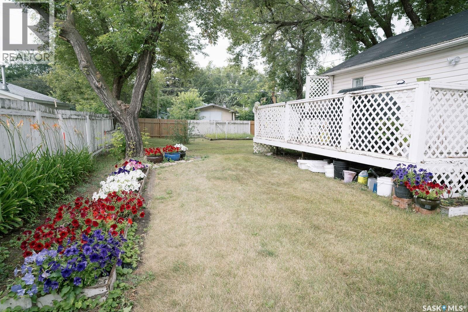 1421 H Avenue N, Saskatoon, SK - Outdoor With Deck Patio Veranda