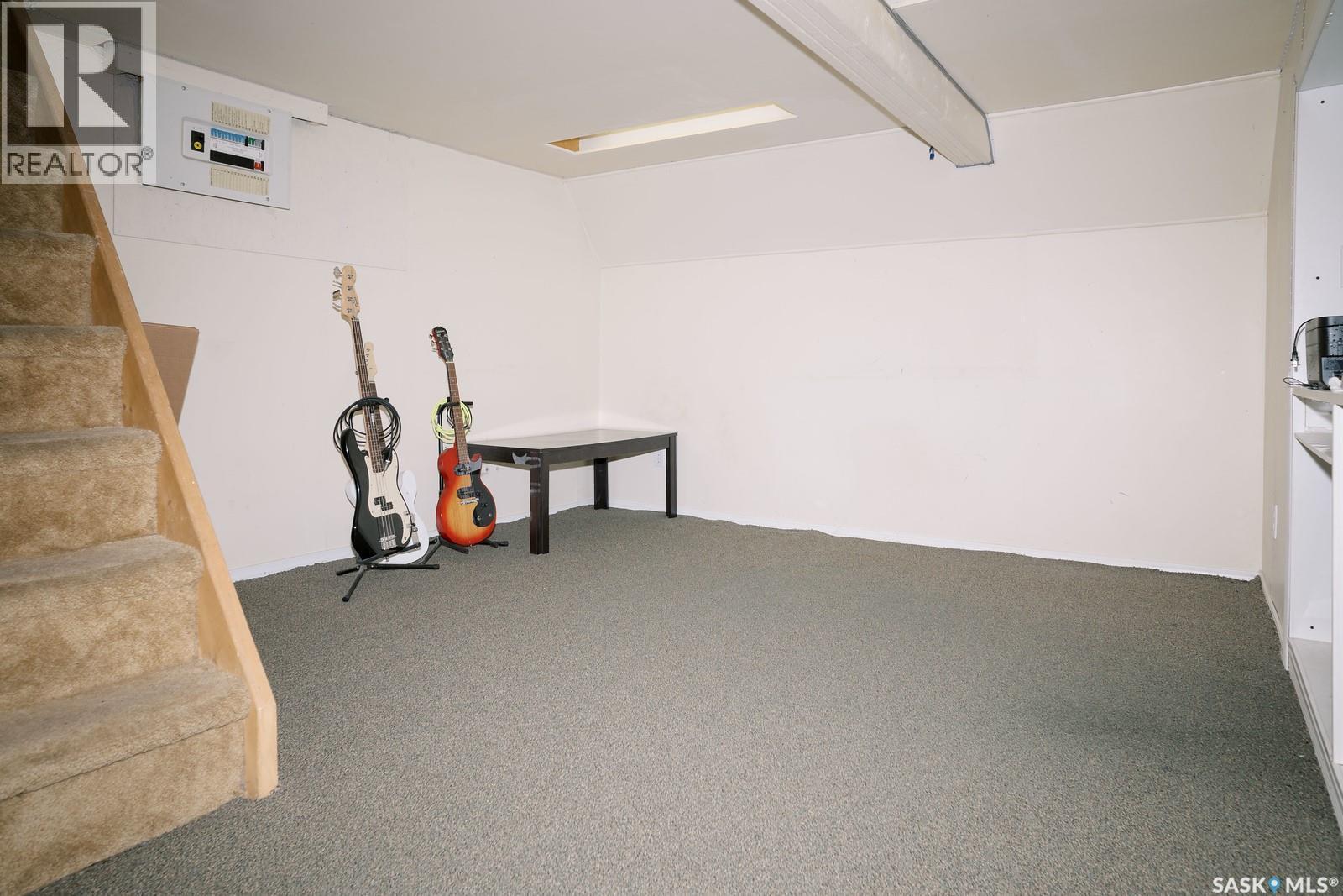 1421 H Avenue N, Saskatoon, SK - Indoor