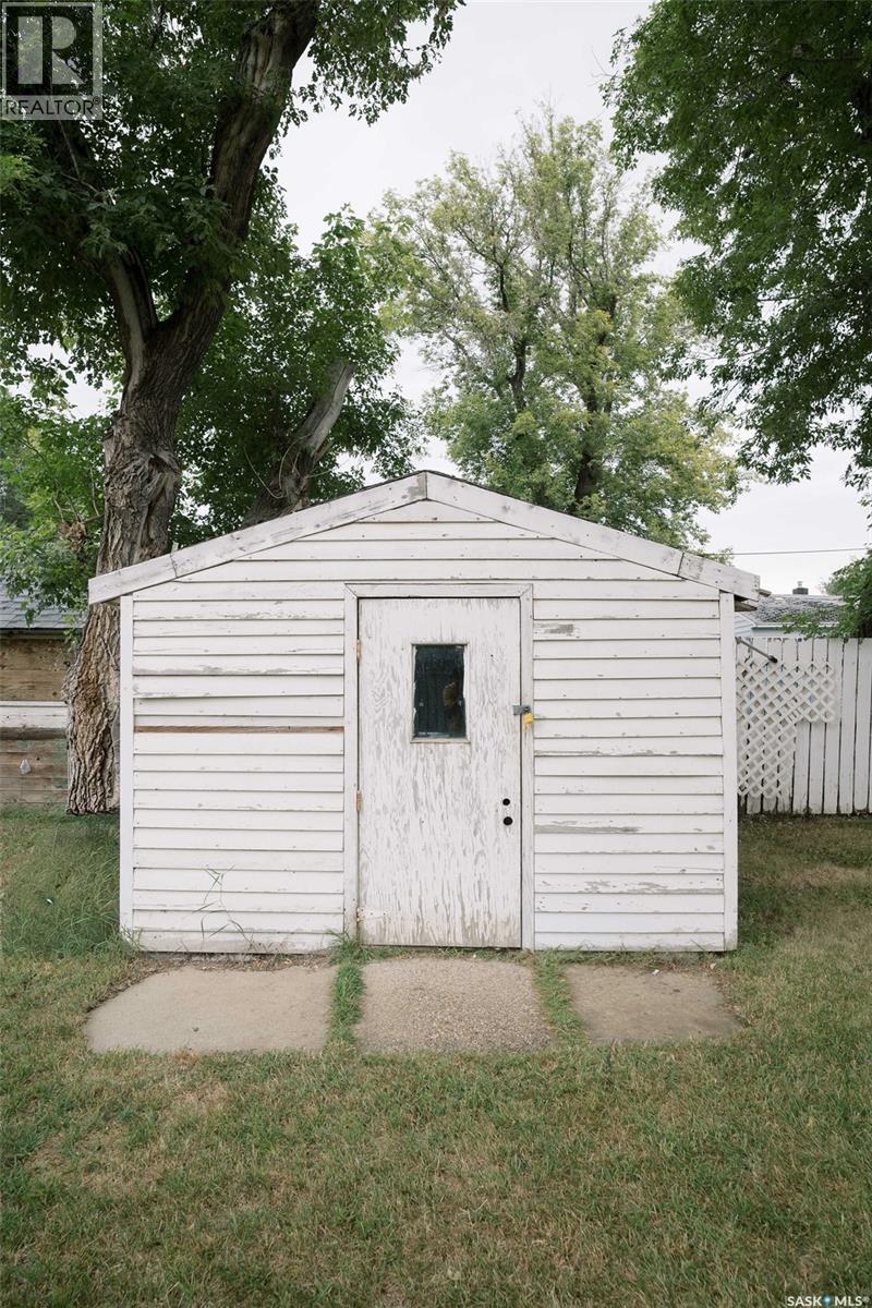 1421 H Avenue N, Saskatoon, SK - Outdoor