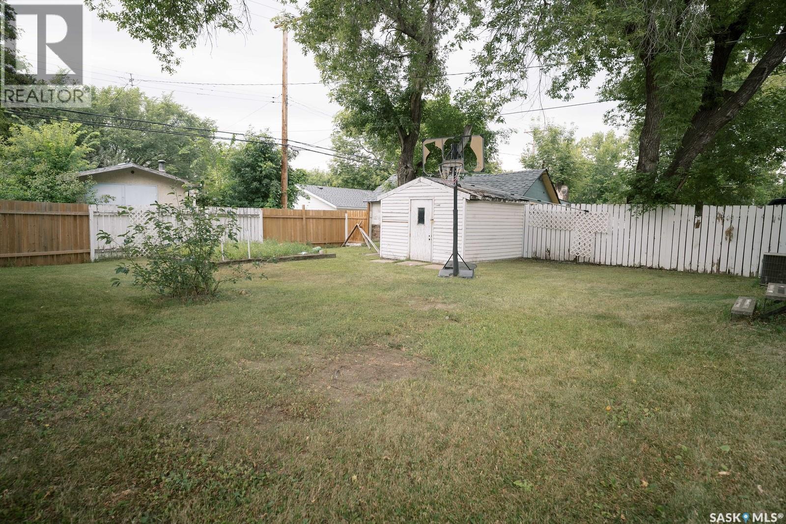 1421 H Avenue N, Saskatoon, SK - Outdoor