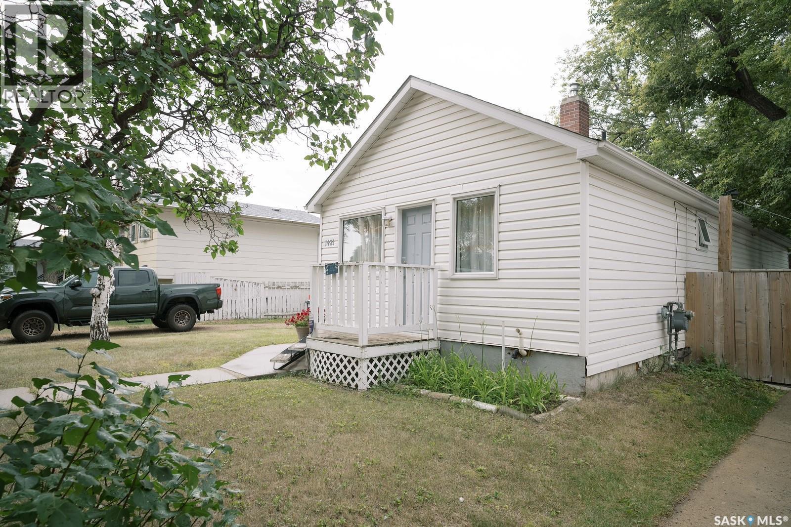 1421 H Avenue N, Saskatoon, SK - Outdoor With Exterior
