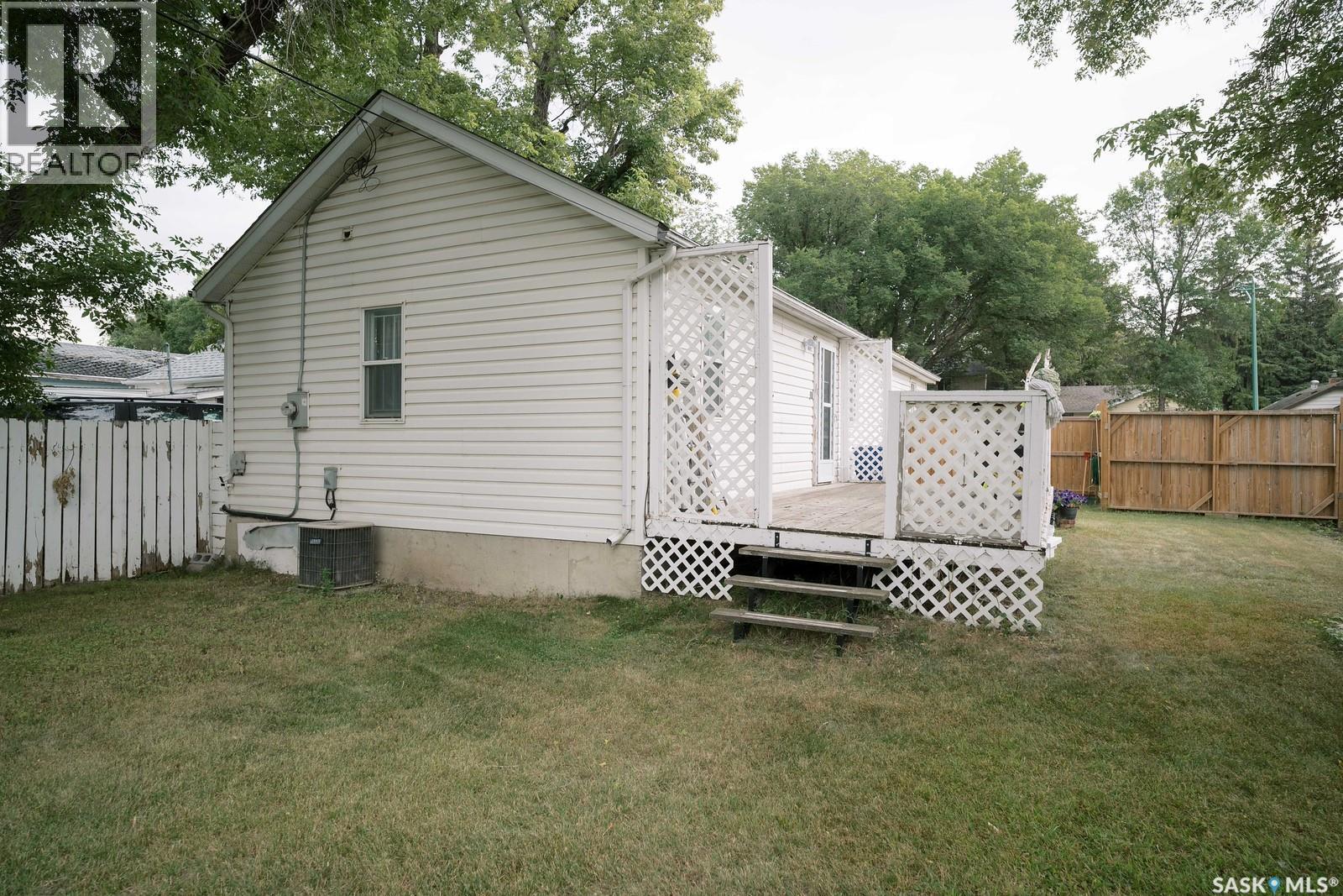 1421 H Avenue N, Saskatoon, SK - Outdoor With Exterior