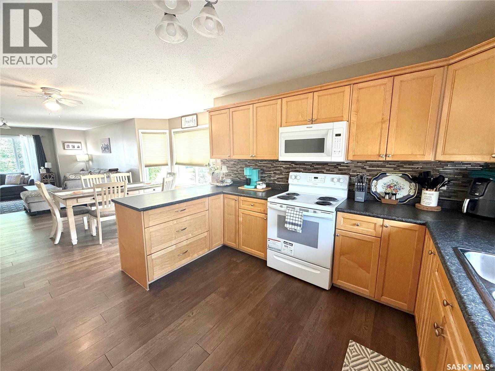 10339 Bunce Crescent, North Battleford, SK - Indoor Photo Showing Kitchen