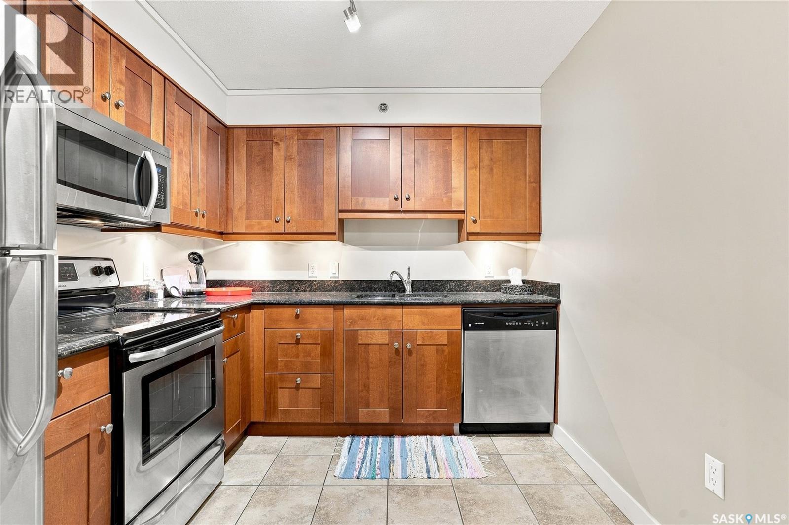 504 537 4Th Avenue N, Saskatoon, SK - Indoor Photo Showing Kitchen