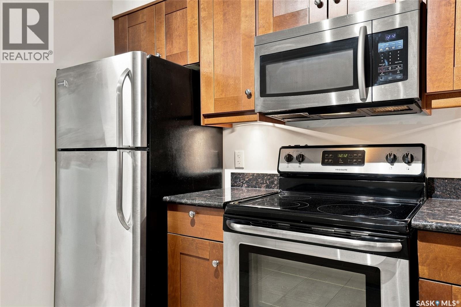 504 537 4Th Avenue N, Saskatoon, SK - Indoor Photo Showing Kitchen