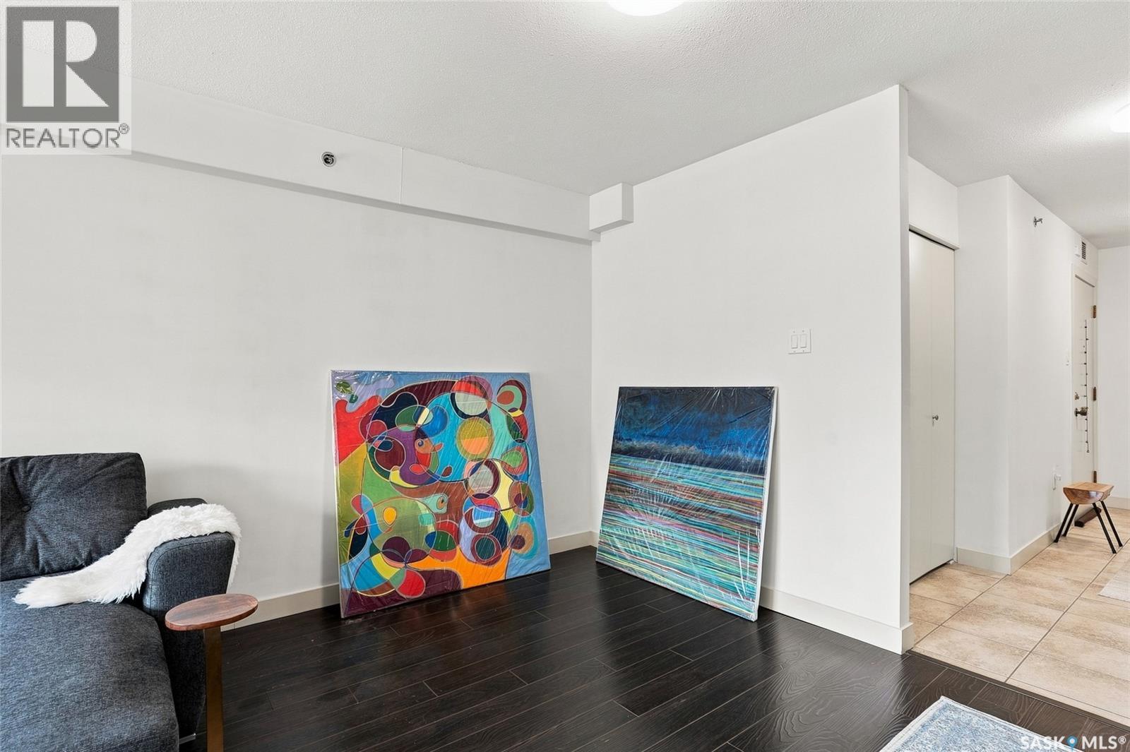 504 537 4Th Avenue N, Saskatoon, SK - Indoor