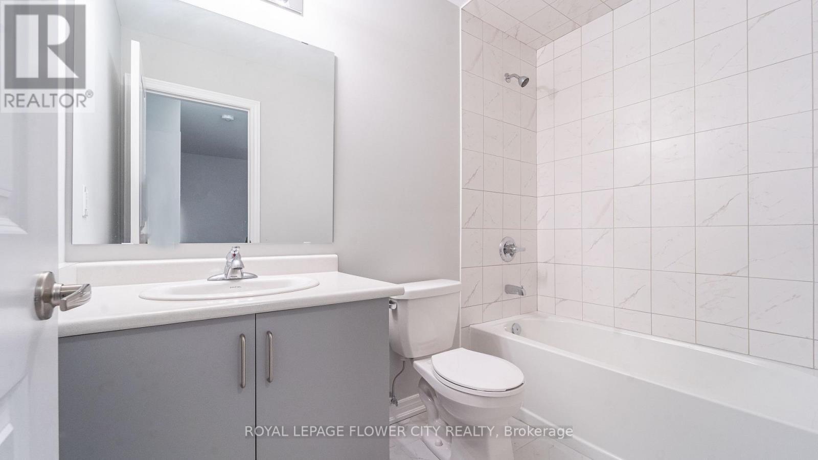 413 16Th Street E, Hamilton, ON - Indoor Photo Showing Bathroom