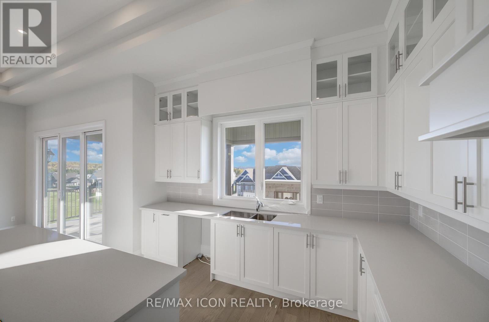 55 William Crisp Drive E, Caledon, ON - Indoor Photo Showing Kitchen With Double Sink