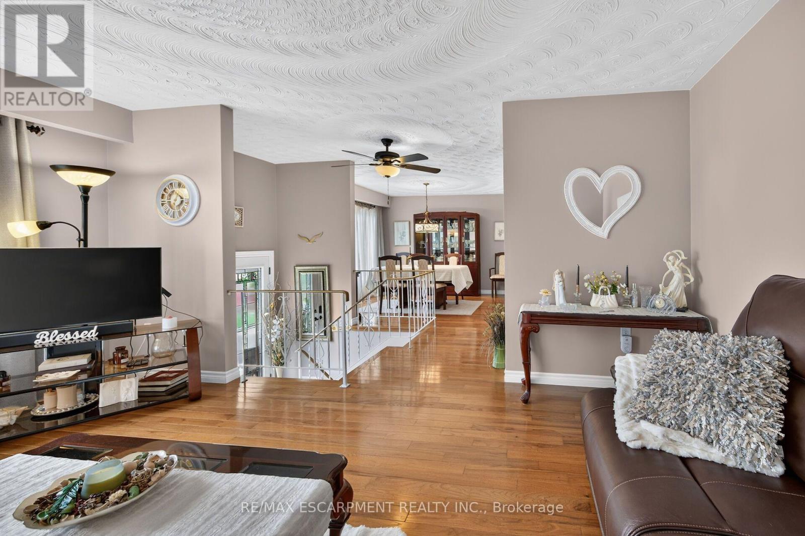 49 Brookstream Court, Hamilton, ON - Indoor Photo Showing Living Room