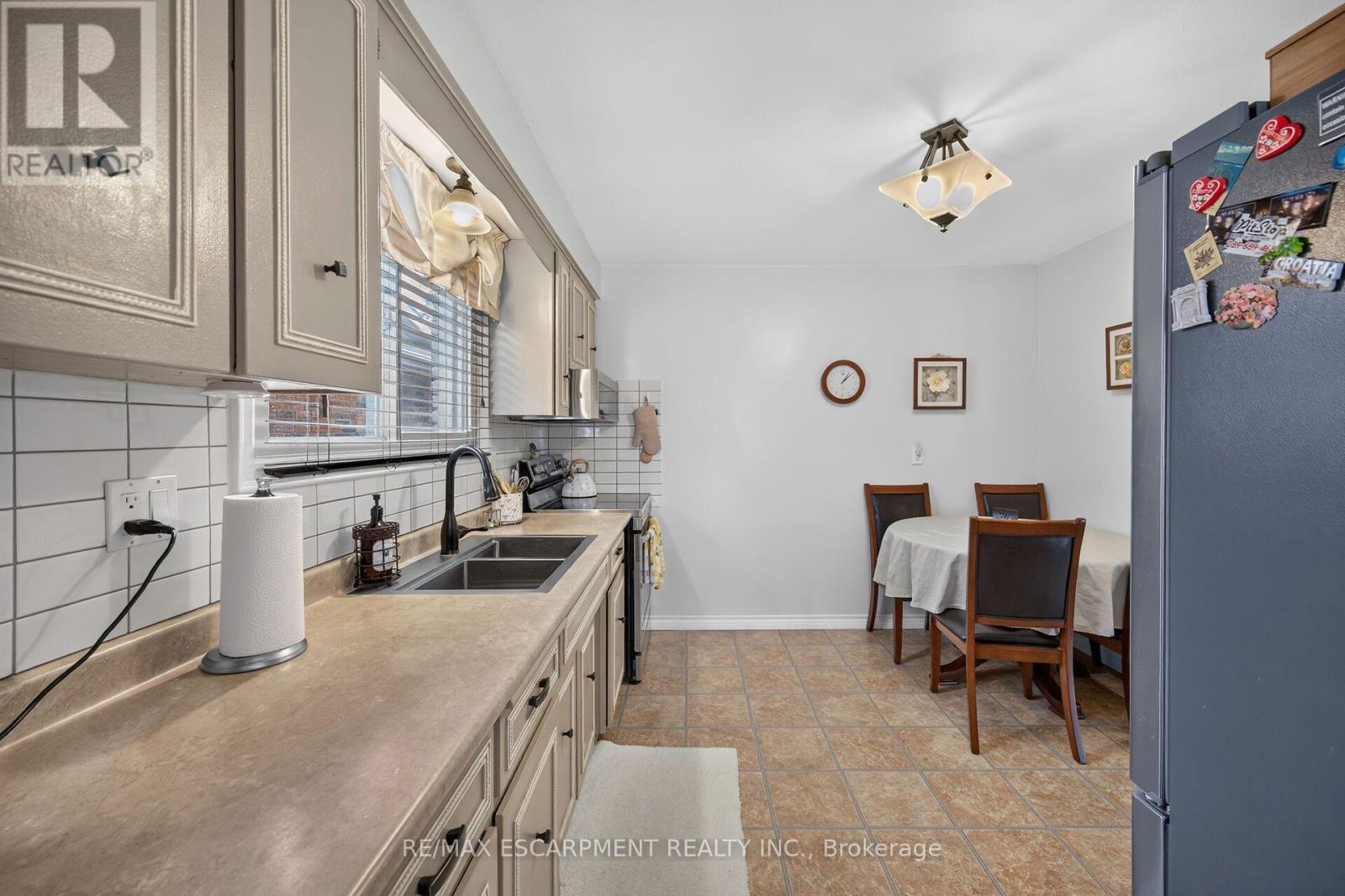 49 Brookstream Court, Hamilton, ON - Indoor Photo Showing Kitchen With Double Sink