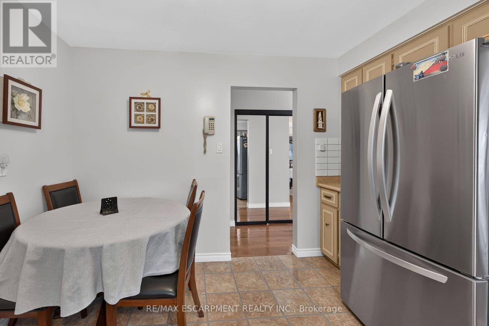 49 Brookstream Court, Hamilton, ON - Indoor Photo Showing Dining Room