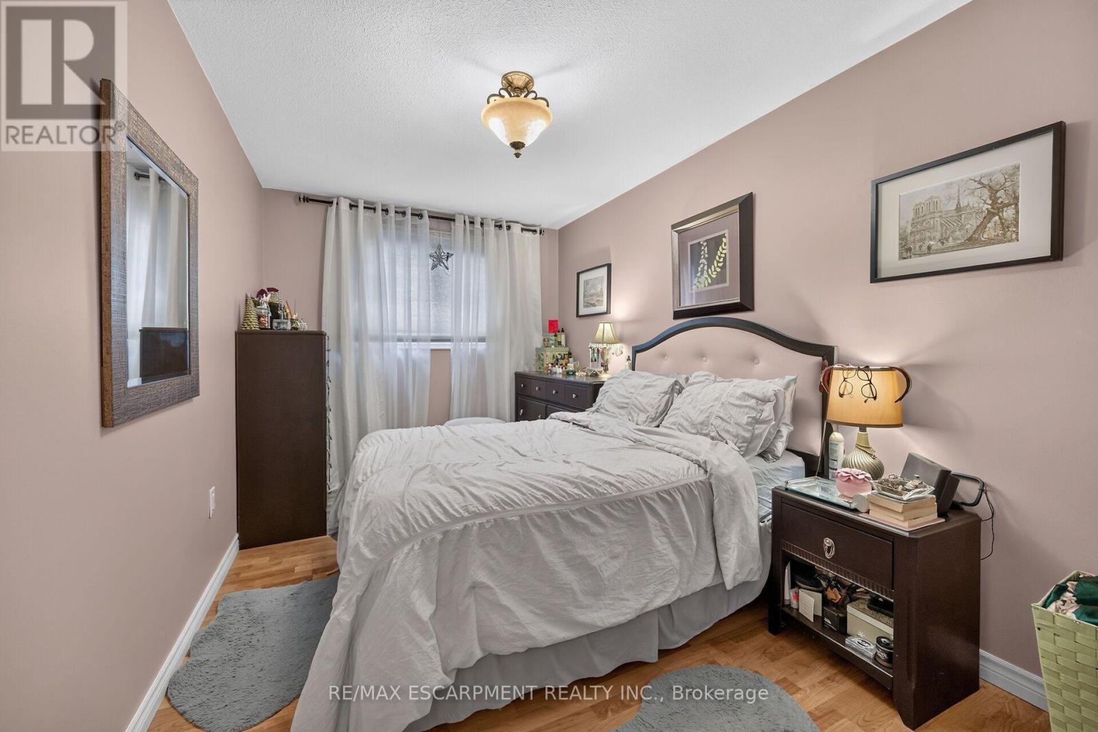 49 Brookstream Court, Hamilton, ON - Indoor Photo Showing Bedroom