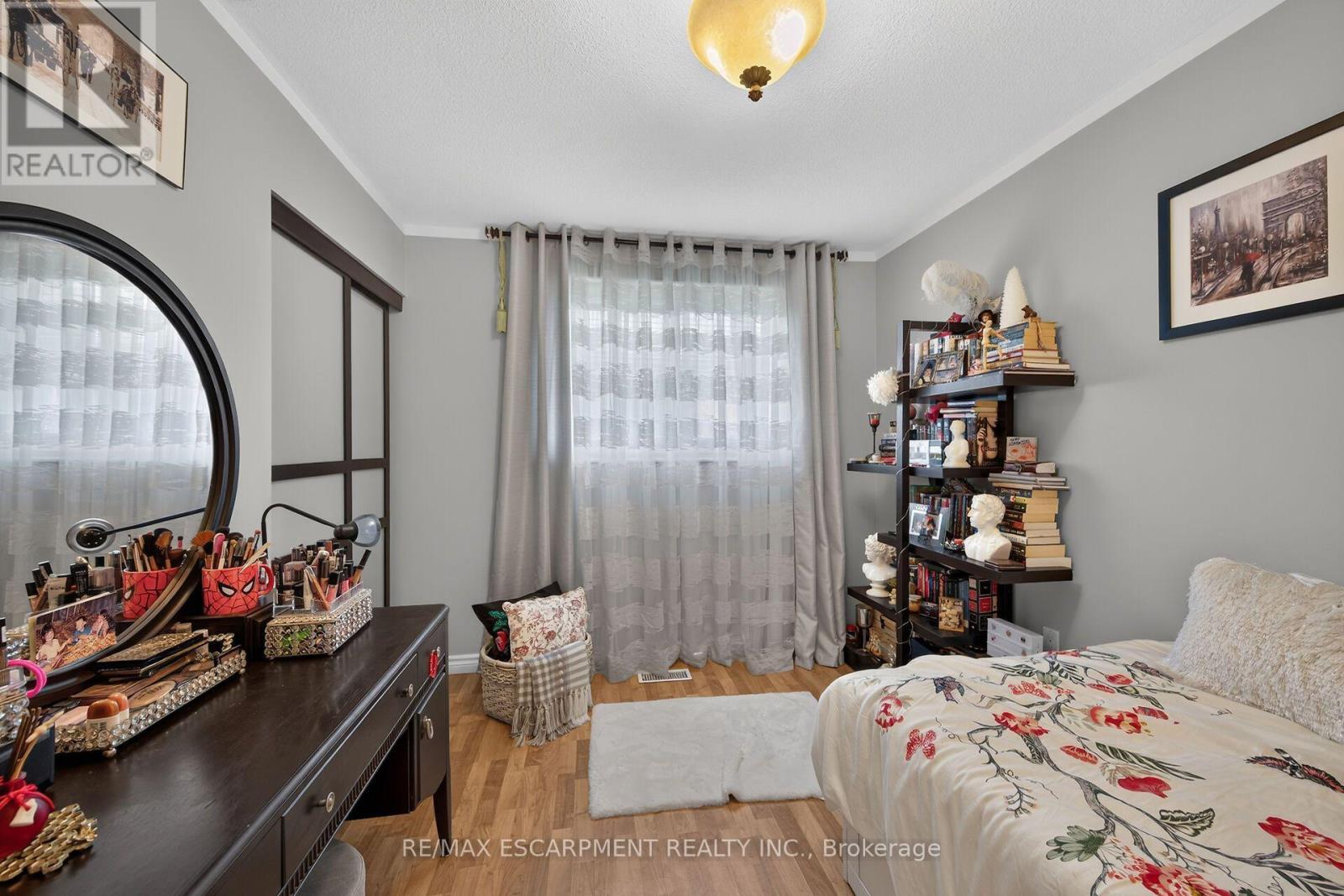 49 Brookstream Court, Hamilton, ON - Indoor Photo Showing Bedroom