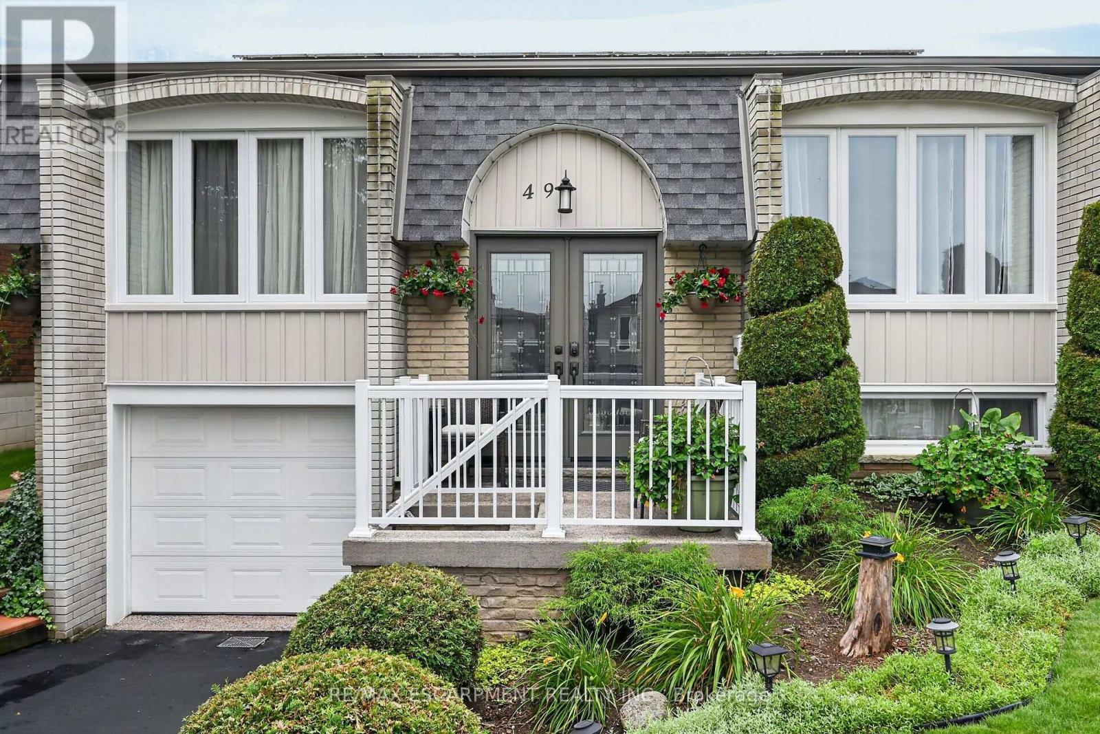 49 Brookstream Court, Hamilton, ON - Outdoor