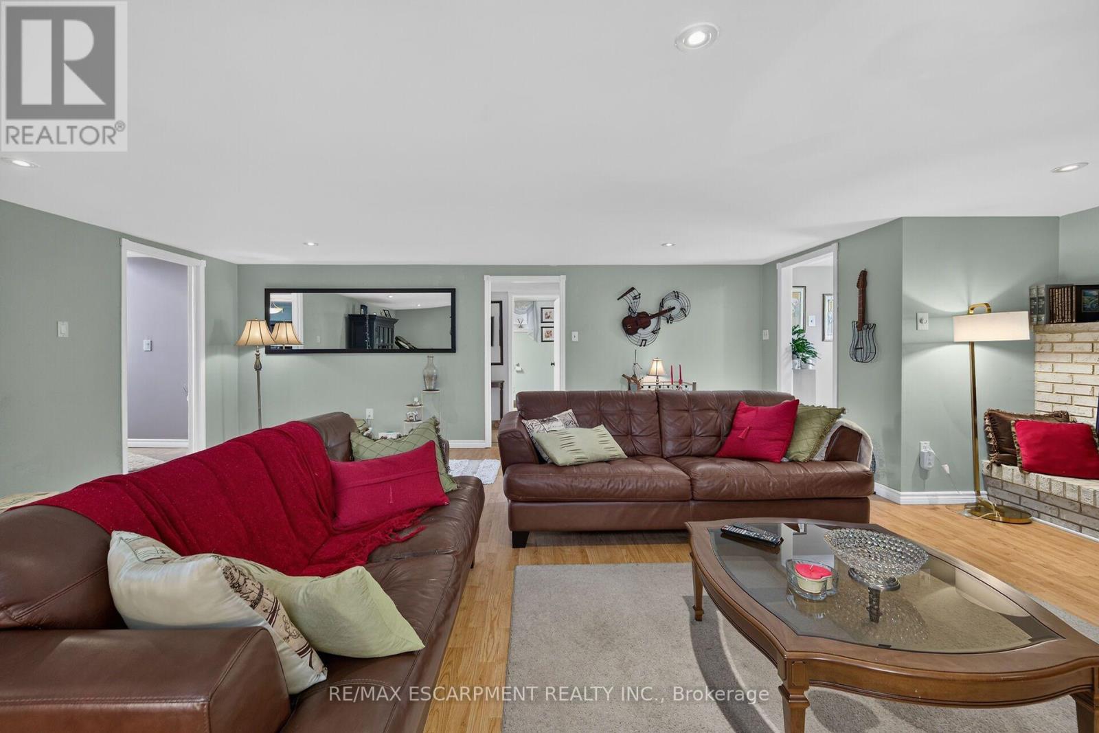 49 Brookstream Court, Hamilton, ON - Indoor Photo Showing Living Room