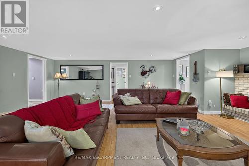 49 Brookstream Court, Hamilton, ON - Indoor Photo Showing Living Room