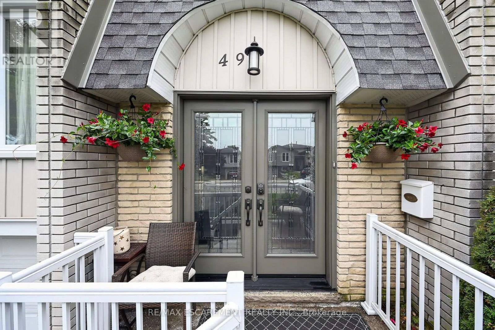 49 Brookstream Court, Hamilton, ON - Outdoor
