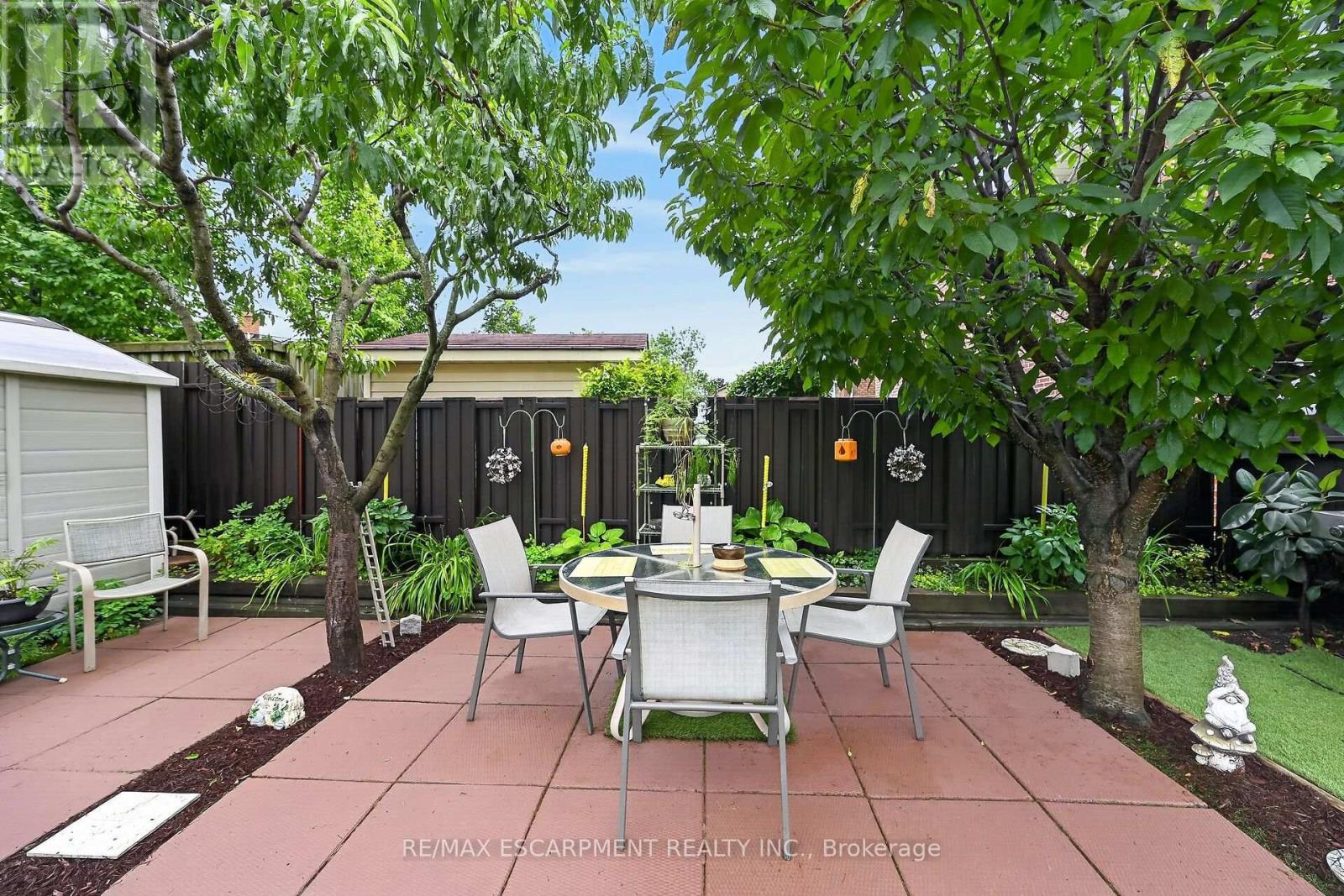49 Brookstream Court, Hamilton, ON - Outdoor