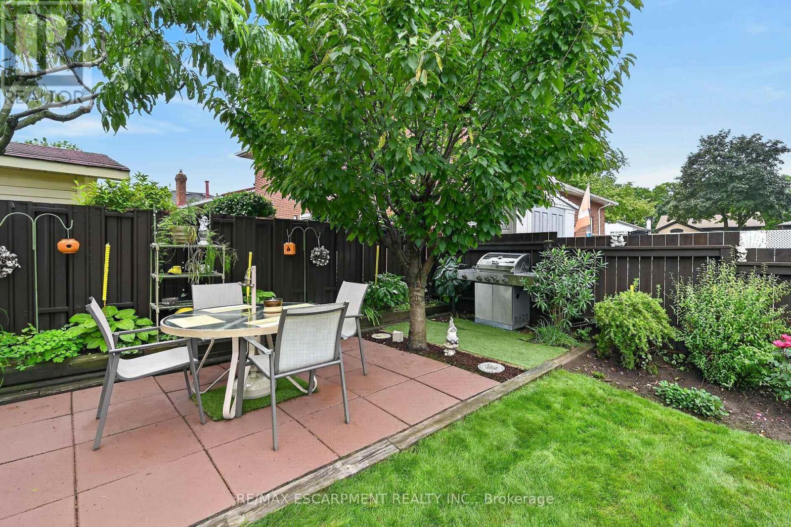 49 Brookstream Court, Hamilton, ON - Outdoor