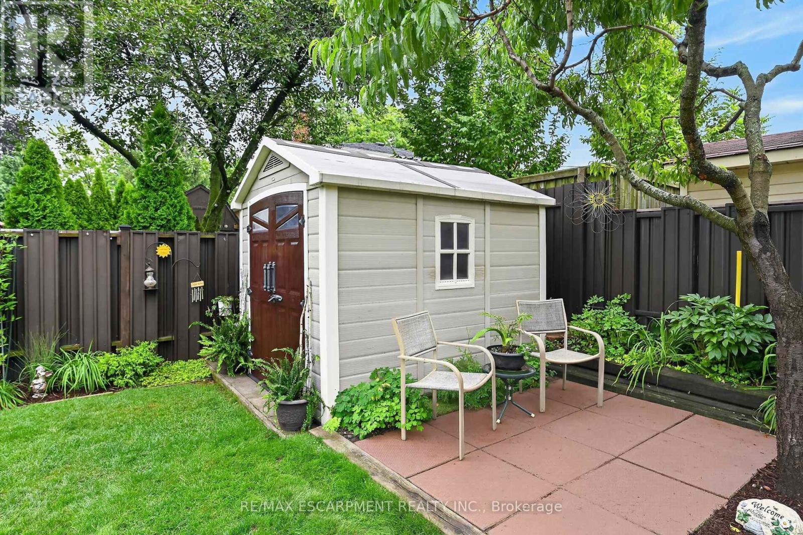 49 Brookstream Court, Hamilton, ON - Outdoor