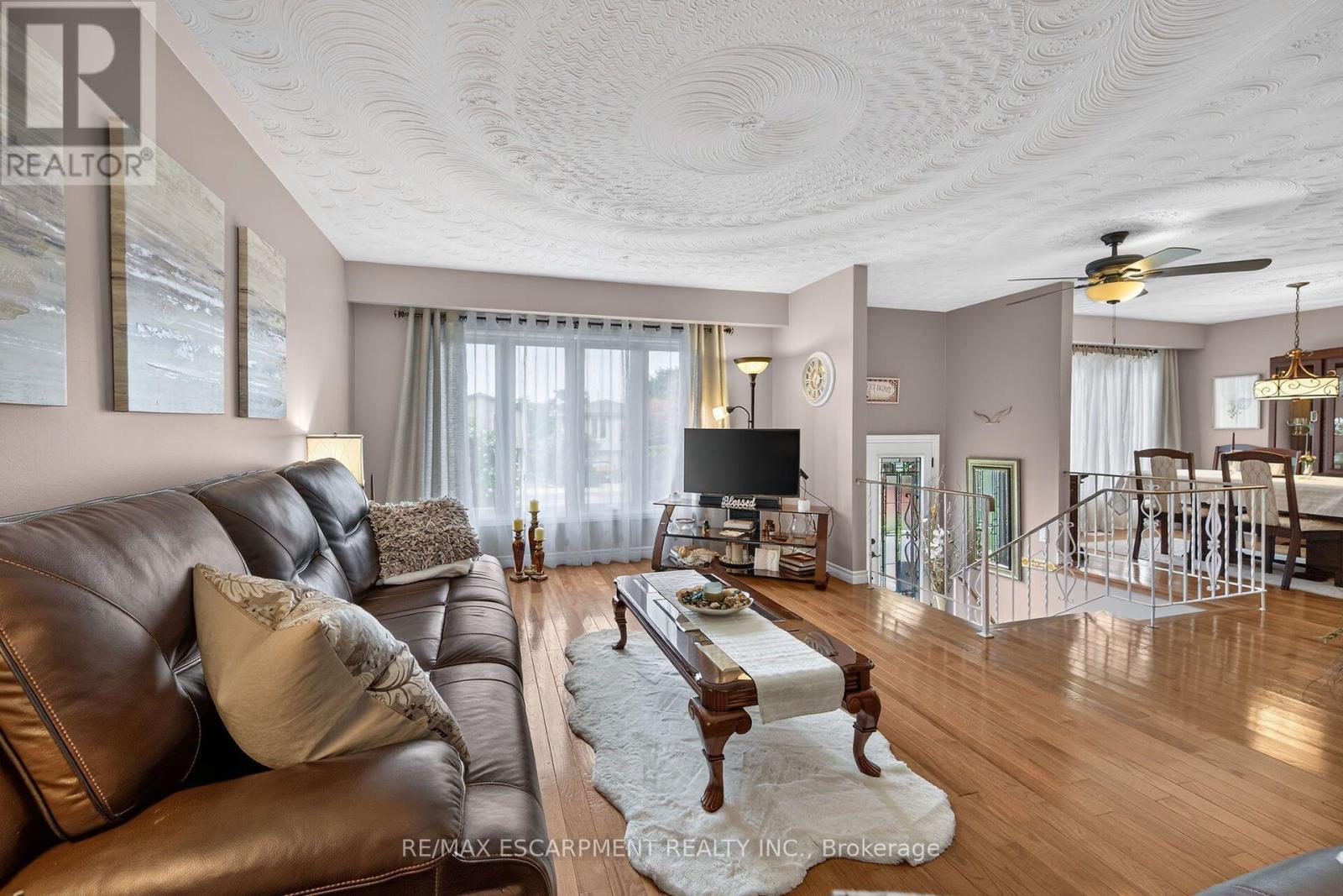 49 Brookstream Court, Hamilton, ON - Indoor Photo Showing Living Room