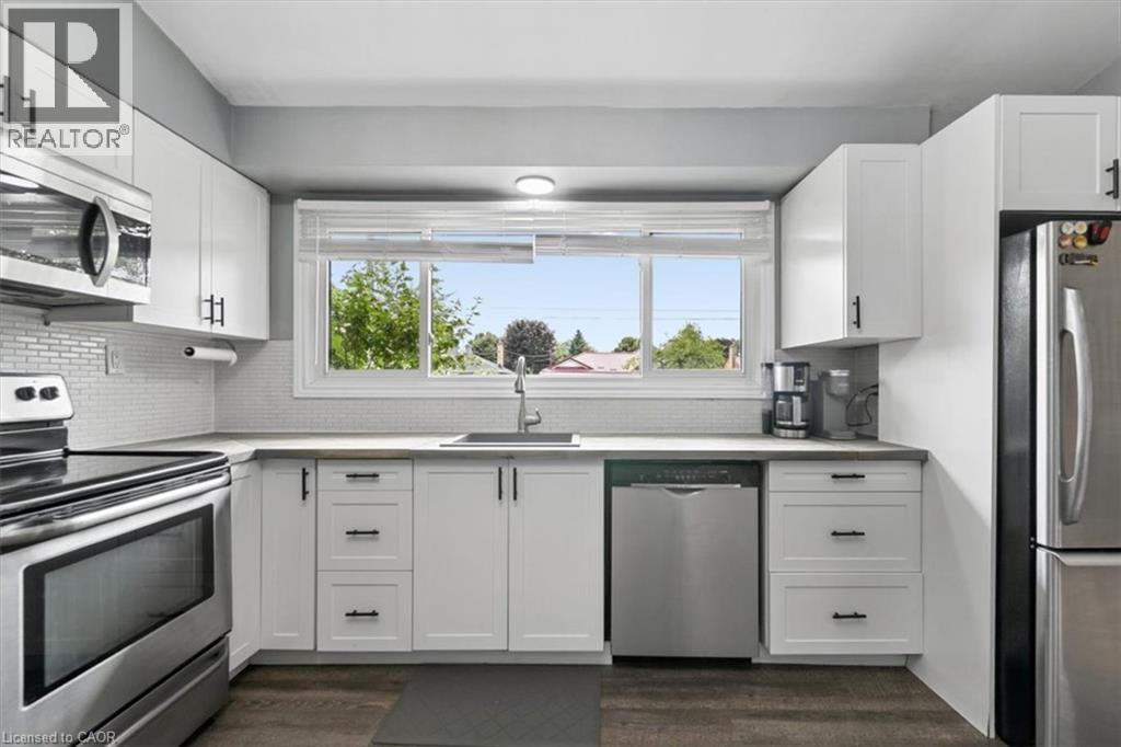 14 Cambridge Avenue, Kitchener, ON - Indoor Photo Showing Kitchen