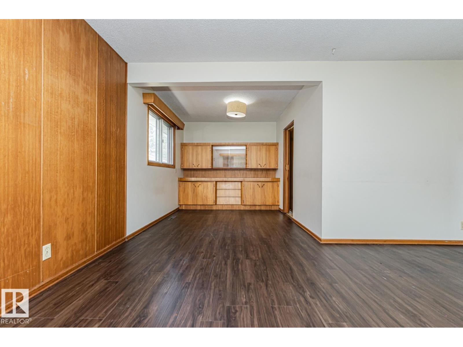 10726 70 Av Nw, Edmonton, AB
