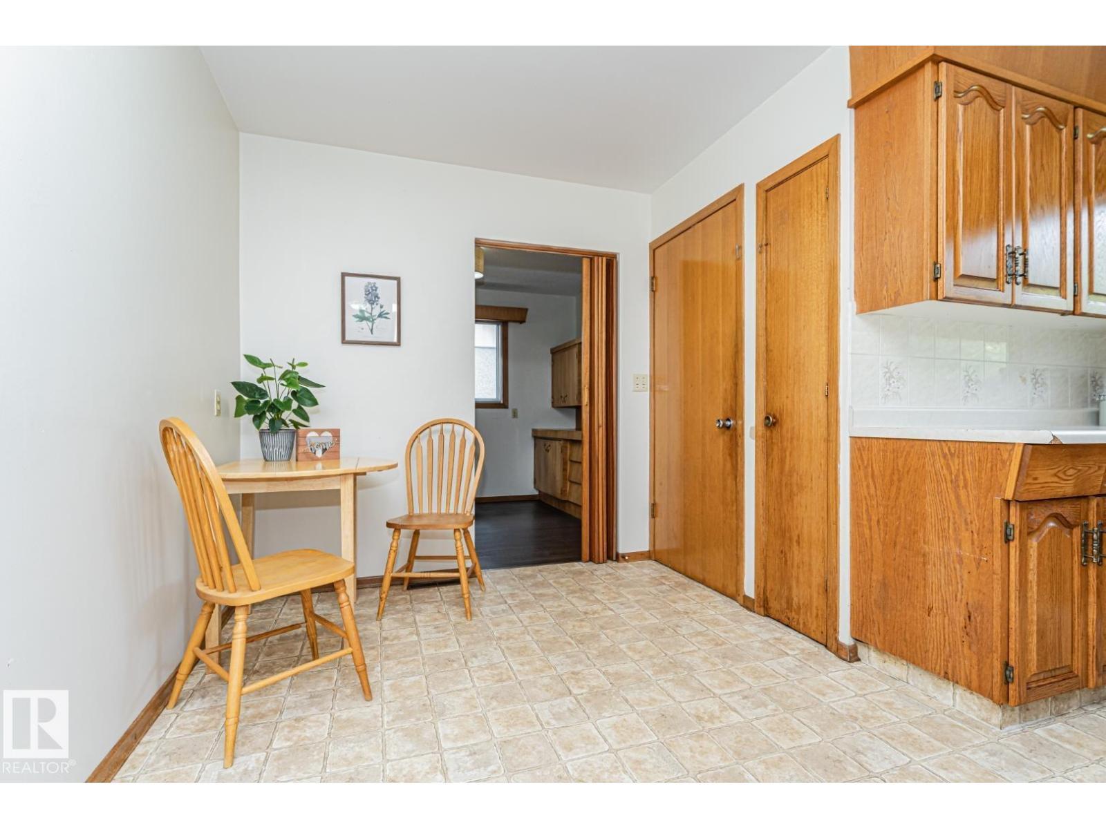 10726 70 Av Nw, Edmonton, AB