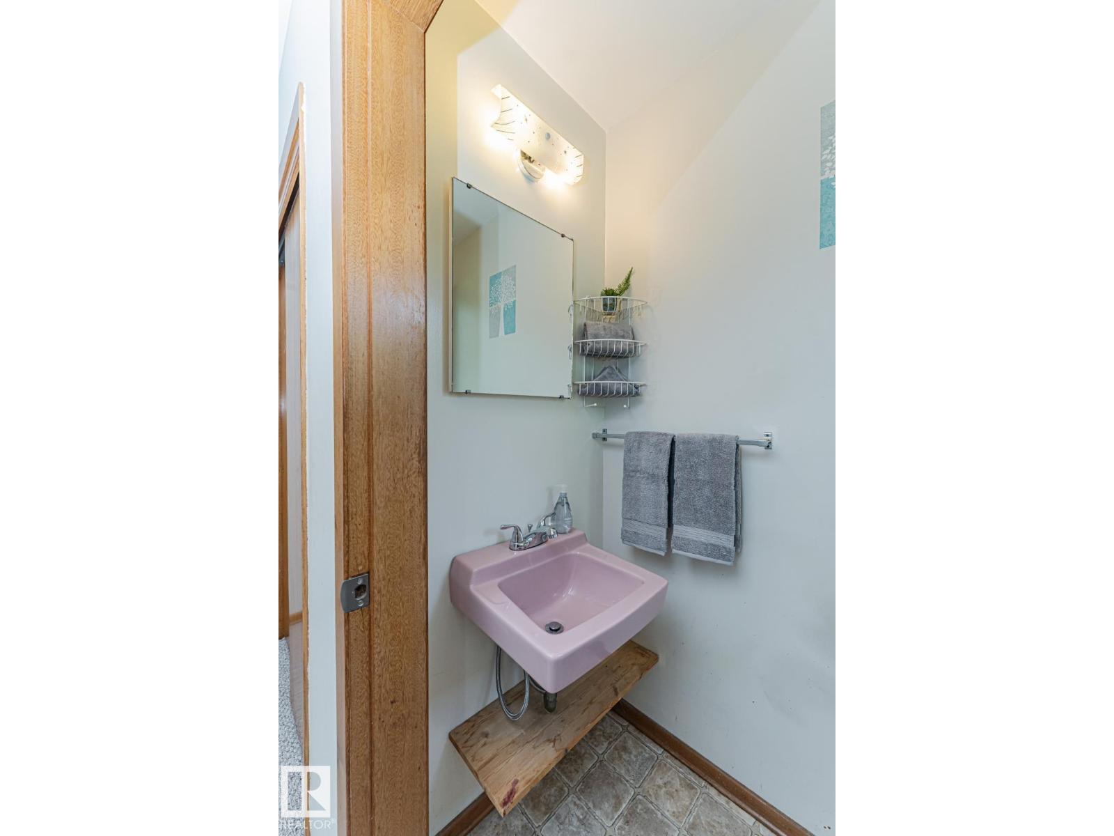 10726 70 Av Nw, Edmonton, AB