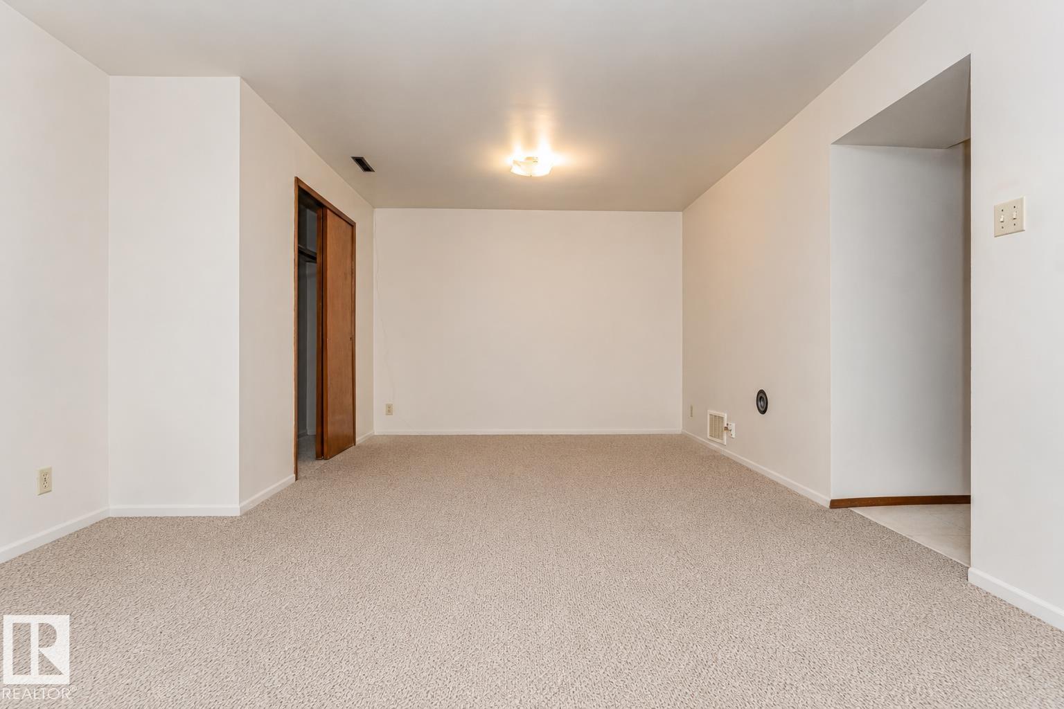 10726 70 Av Nw, Edmonton, AB