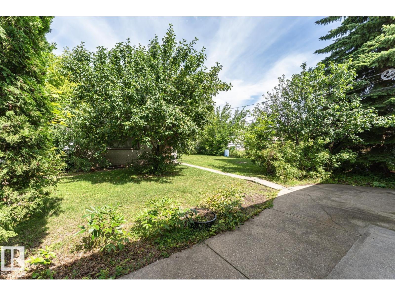 10726 70 Av Nw, Edmonton, AB